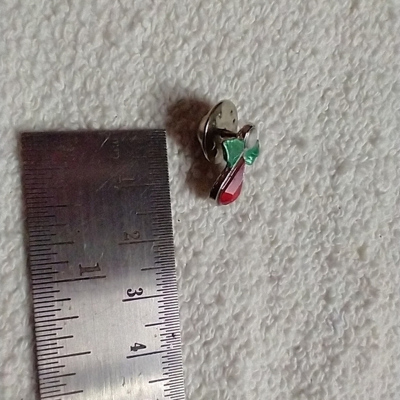 Silvertone red green angel 😇 pin 📌📍 - Picture 3 of 3